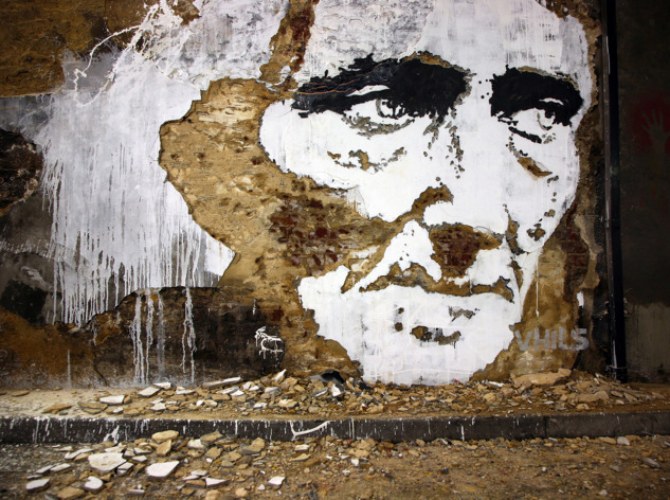 alexandre farto, street art, reverse graffiti, architectural sculpture, portrait series, art, green art, eco art,