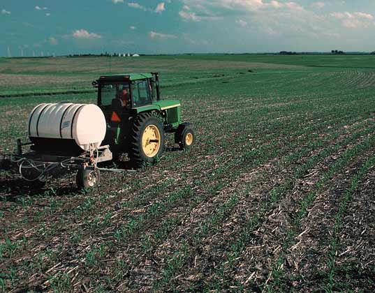 atrazine, syngenta, herbicide, pesticide, drinking water, water pollution, water contamination, midwest, corn, farm, field, pollution, pollutant, frogs, contaminated