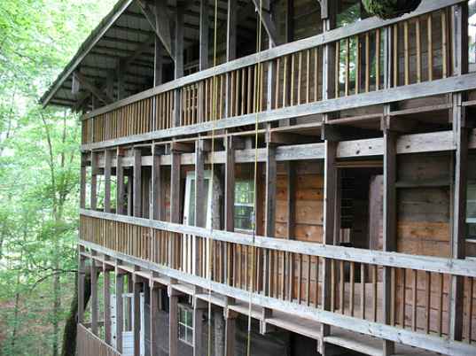 treehouse, world's largest, world's tallest, world's tallest treehouse, minister's treehouse, crossville, tennessee, reclaimed wood, recycled materials