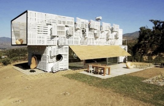 Manifesto House, Chile, Infiniski, James&Mau, Prefab, Prefab House, Prefab Friday, Shipping Container, shipping container architecture, recycled materials