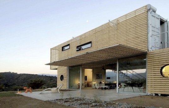 Manifesto House, Chile, Infiniski, James&Mau, Prefab, Prefab House, Prefab Friday, Shipping Container, shipping container architecture, recycled materials