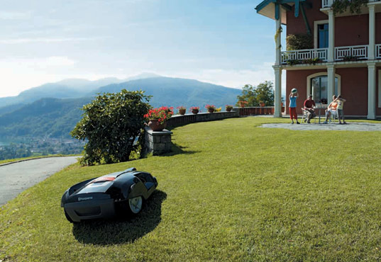 automower, solar powered lawnmower, green gadget, alternative energy, photovoltaic gadget, green design, sustainable design, husqvarna