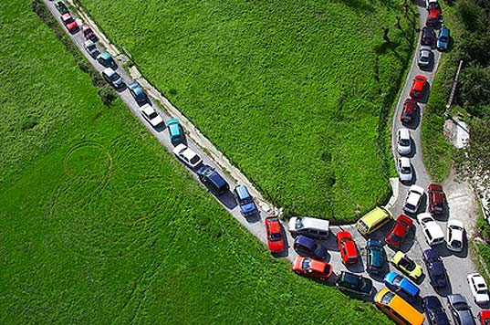 maider lopez, traffic jam art installation, environmental art, climate change art, eco art, environmental effect cars, car traffic art, automobile art