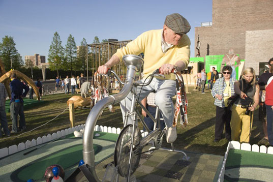 environmental art, Walker on the Green, eco-conscious mini golf, environmentally friendly golf, Audubon Cooperative Sanctuary Program, golf course conservation, eco-friendly mini golf, eco-friendly golf courses, eco-art installations, environmental art, ecogolf1.jpg