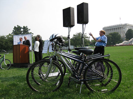 <img src="http://www.inhabitat.com/wp-content/uploads/obamabike.jpg" alt=