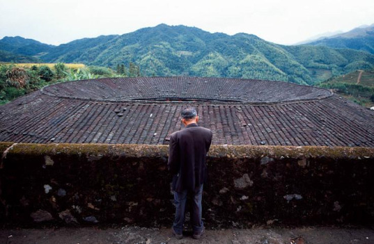 sustainable design, green design, self-sufficient communities, hakka houses, china, tulou communities, rammed earth walls, world heritage site