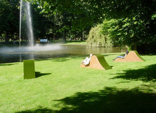 http://www.inhabitat.com/wp-content/uploads/lawnge_1.jpg