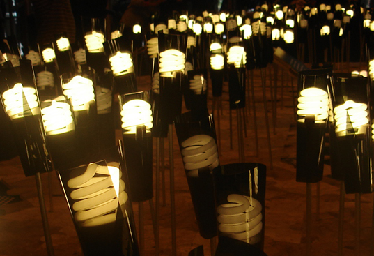 greenpeace light garden6, greenpeace light garden1, compact fluorescents, CFLs, dimmable CFLs, energy efficient lighting, green lighting, eco lightbulb, london design festival