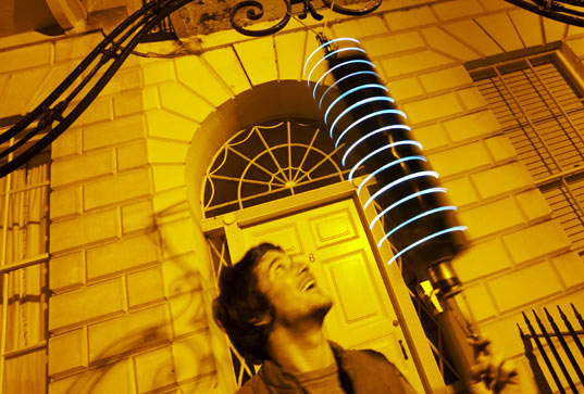 Firewinder, Twirly Wind-powered LED lamp, Wind powered LED light, Wind powered outdoor light, windmill light, spinning wind-powered light, LED wind helix, wind-power, renewable energy, cleanteach, clean tech, green energy, green light, eco-light, press_tom_bath.jpg
