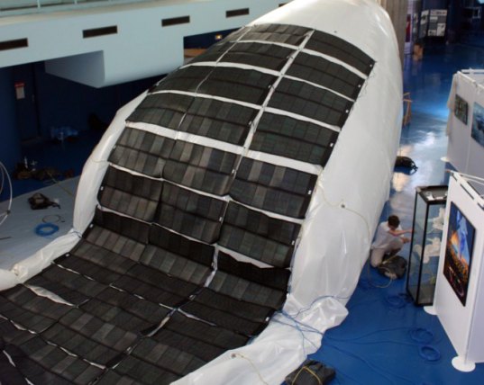 solar powered blimp, solar power, solar blimp, airship, solar airship, France, English Channel