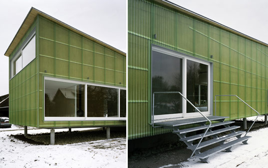 PREFAB FRIDAY: Straw Bale Meets Factory Built in Switzerland, Prefab Friday Strohhaus, Prefab Architecture, Swiss Prefab, Prefab Home, Green Prefab home, Strohhaus, Felix Jerusalem, Eschenz, Switzerland, strawbale, strawboard, prefabricated materials, formaldehyde-free, recyclable, strohhaus_2.jpg