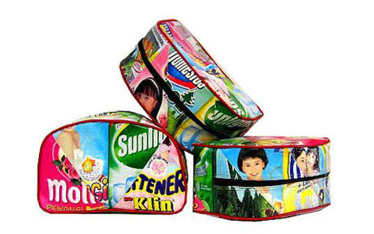 Monsoon Group, Monsoon Vermont, Monsoon recycled trash bags, Monsoon recycled trash accessories, Monsoon recycled gear, Monsoon The Scavenger Project, upcycled eco-fashion, recycled eco-fashion, environmental outreach Indonesia, landfills Indonesia,Tsunami pak, tsunami_travel_bag_big_1.jpg